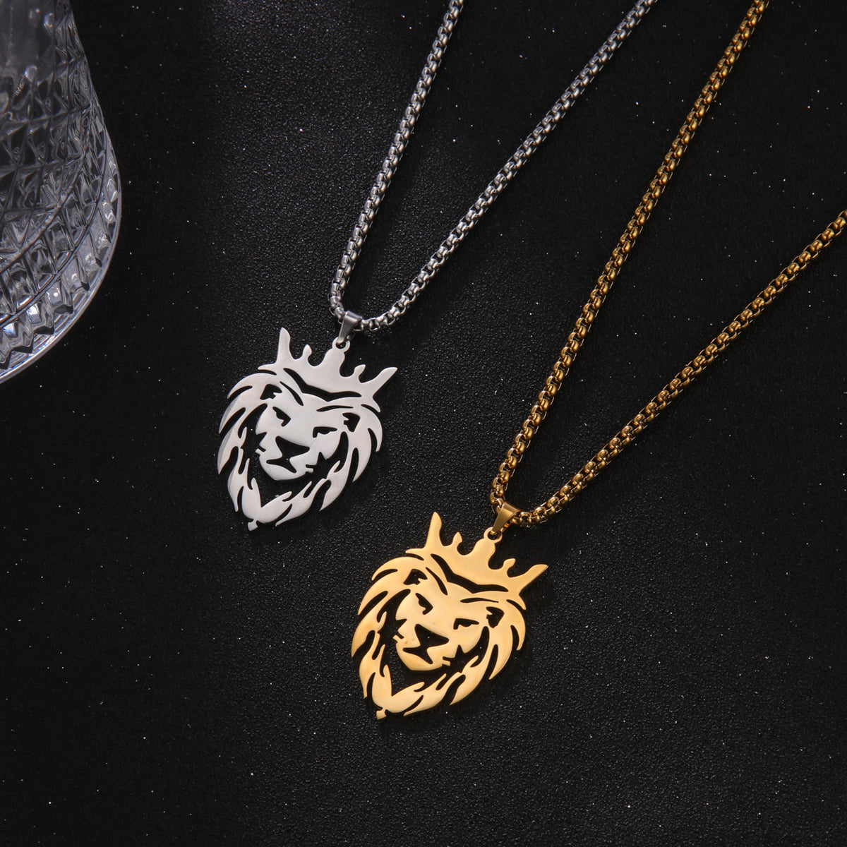 Collar con colgante de cabeza de león dorado para hombre