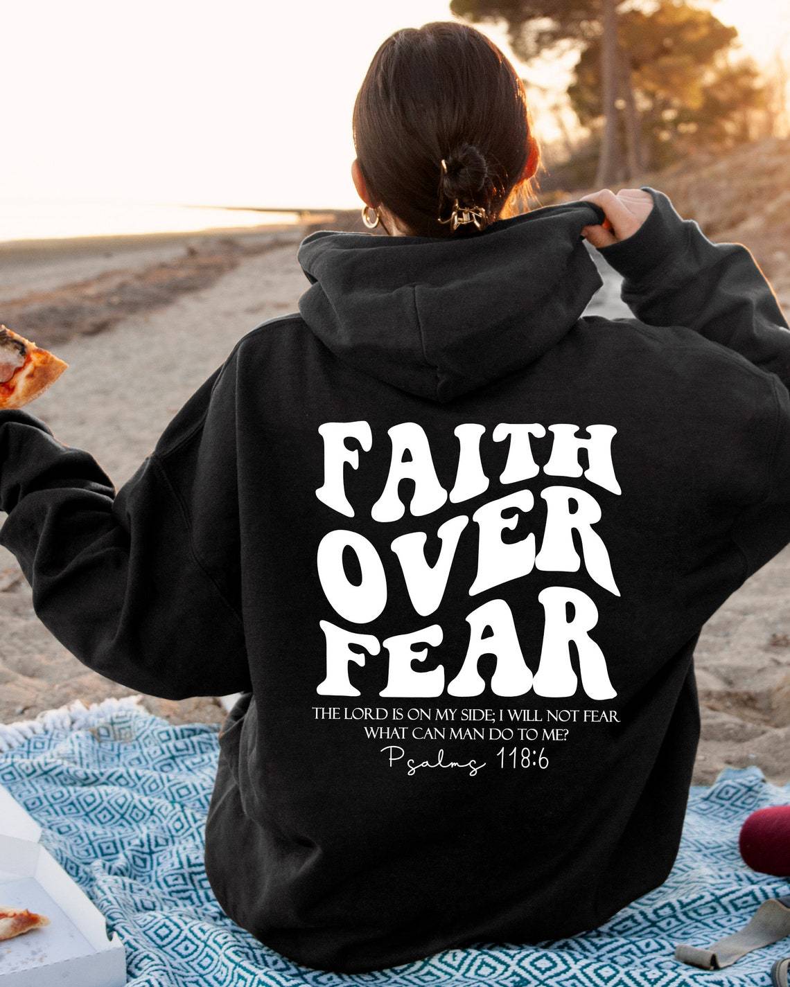 Sudadera cristiana "Fe sobre el miedo" con versículo bíblico