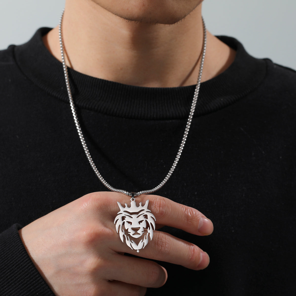 Collar con colgante de cabeza de león dorado para hombre