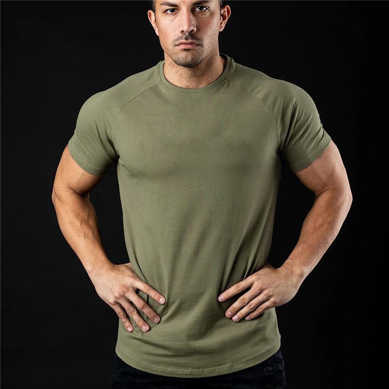 Playera de manga corta de color liso para fitness para hombre